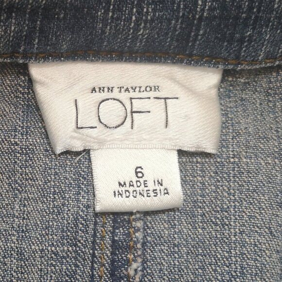 Anne Taylor Loft Ladies Size 6 Medium Wash Button Front Jean Jacket - Picture 3 of 12